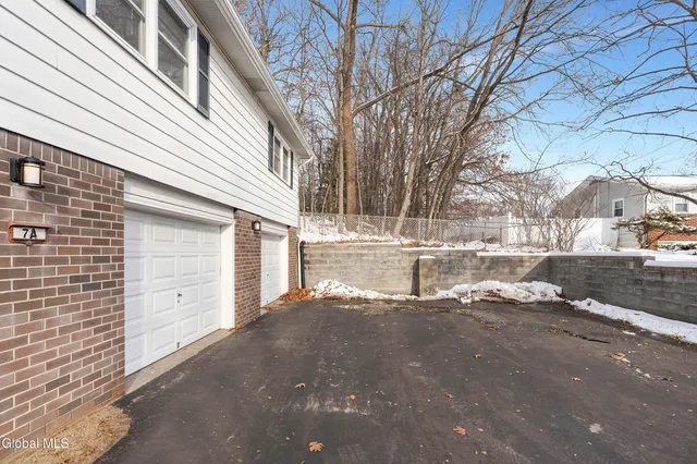 $1,700 | 7 A Elgin Street, Colonie, NY 12205