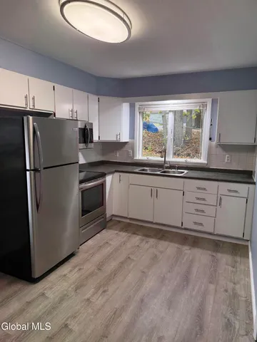 $1,900 | 7 A Elgin Street, Colonie, NY 12205