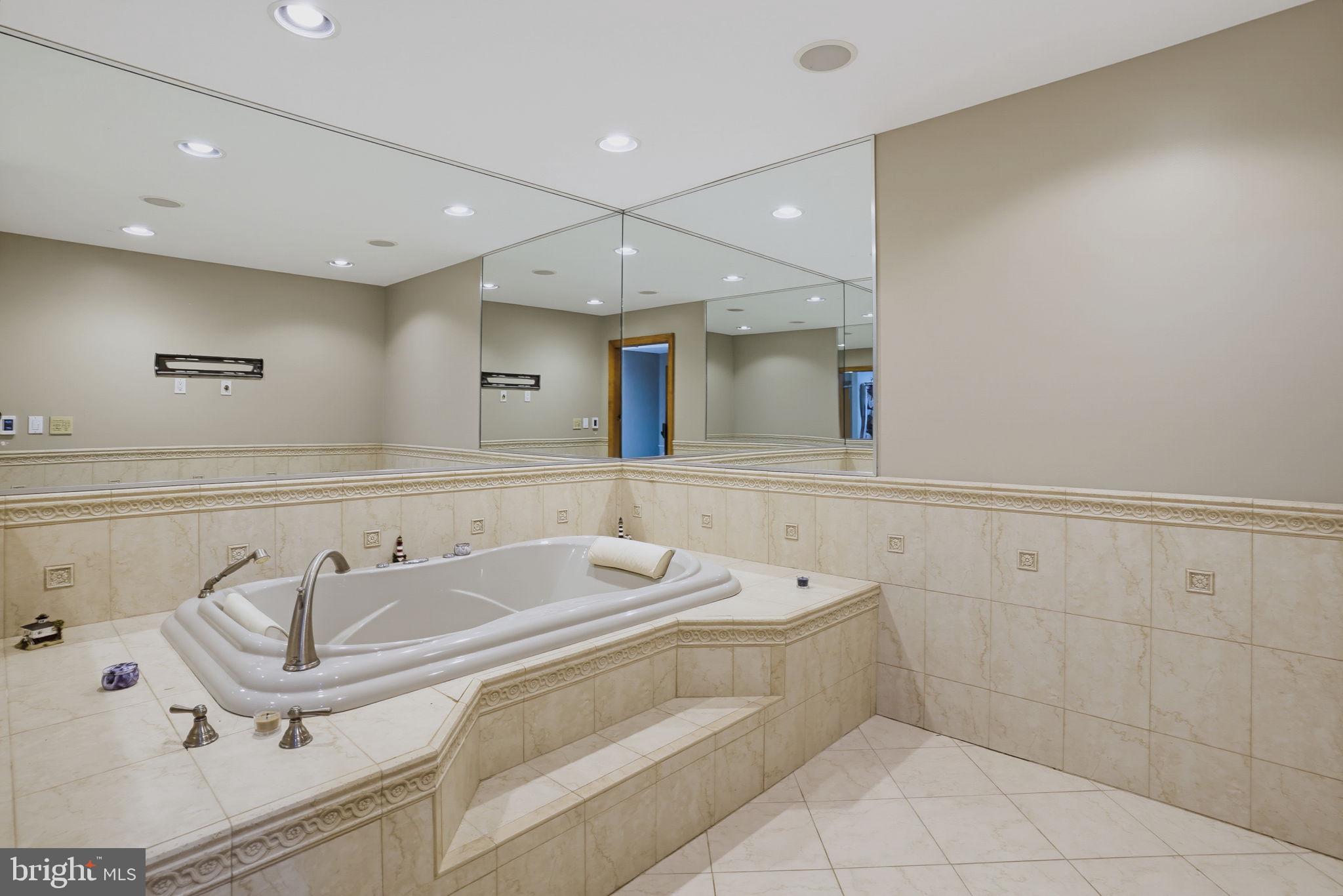 1161 Steamboat Road Shady Side, MD 20764 - Photo 16 of 37 Primary bathroom with jacuzzi tub