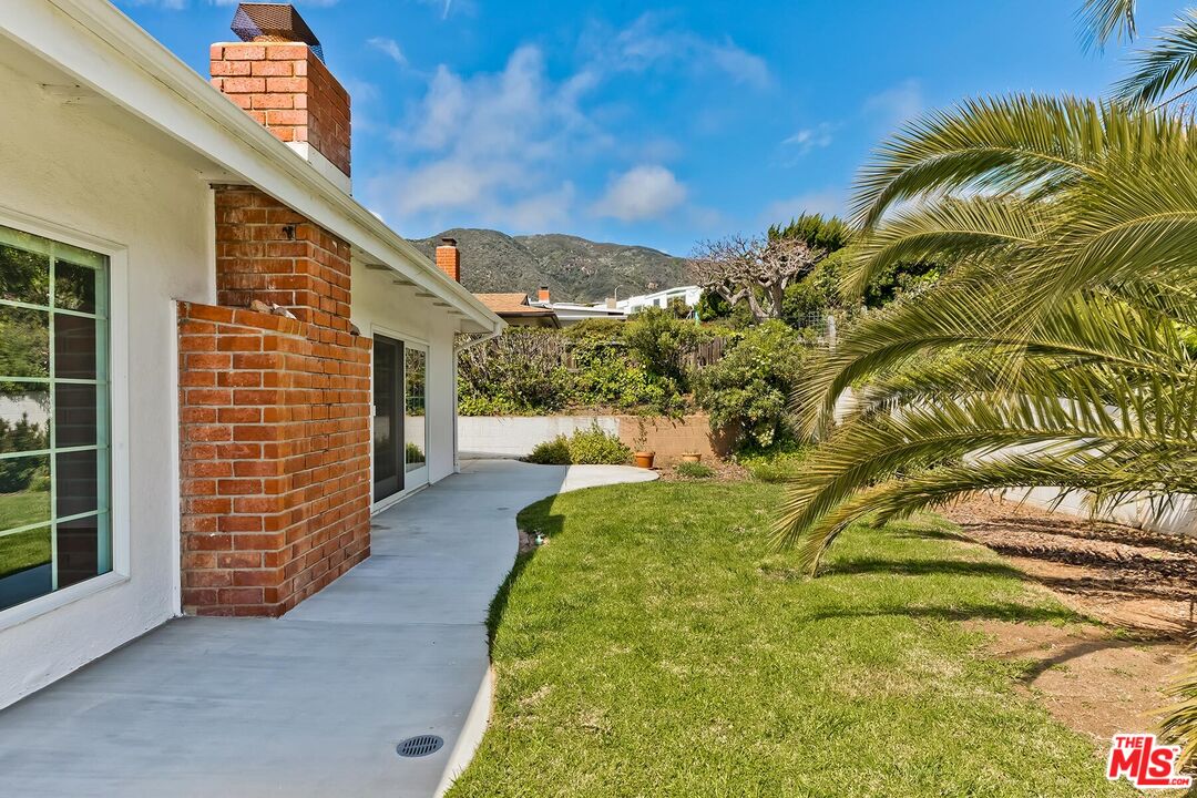 3736 Seahorn Drive Malibu, CA 90265 - Photo 4 of 17