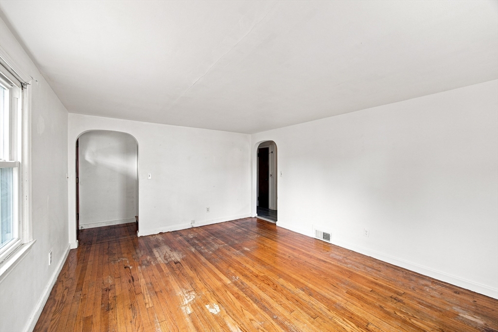 132 Miller Street Springfield, MA 01104 - Photo 13 of 30 Gallery Image 13