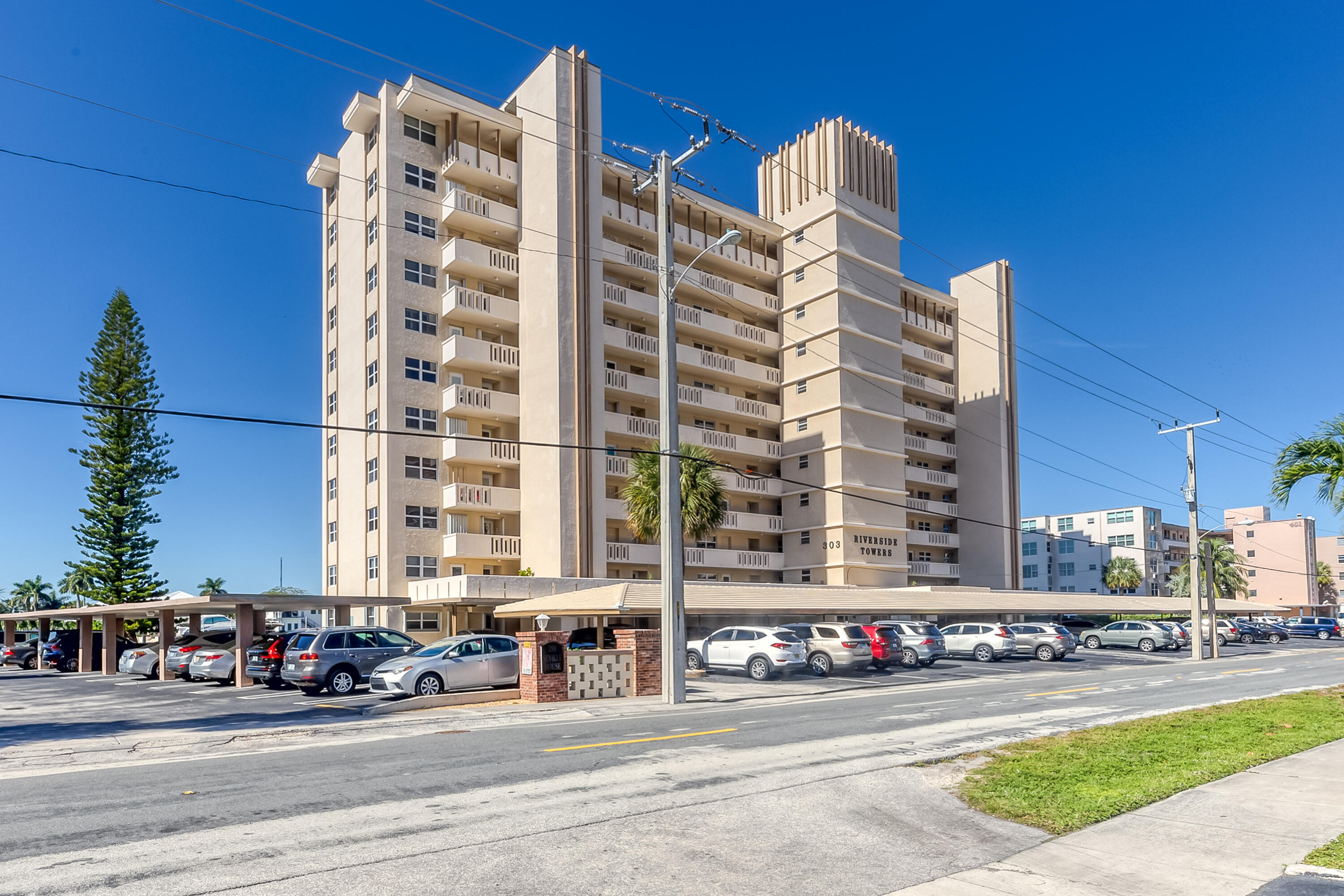 303 North Riverside Drive, Unit PH5 Pompano Beach, FL 33062 - Photo 43 of 46 Covered Parking