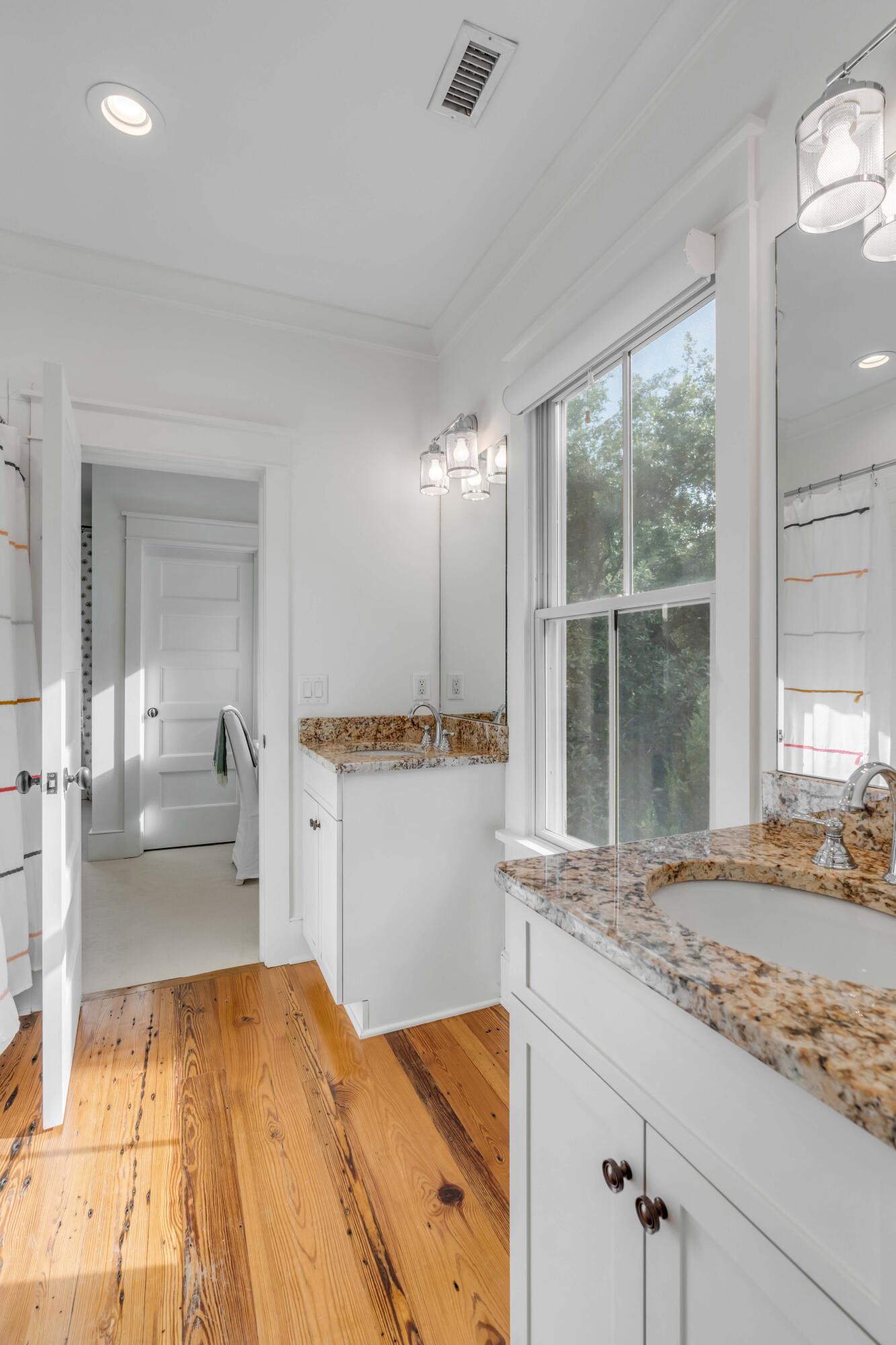 19 Edenton Road Mount Pleasant, SC 29464 - Photo 21 of 64 Jack and Jill Bathroom