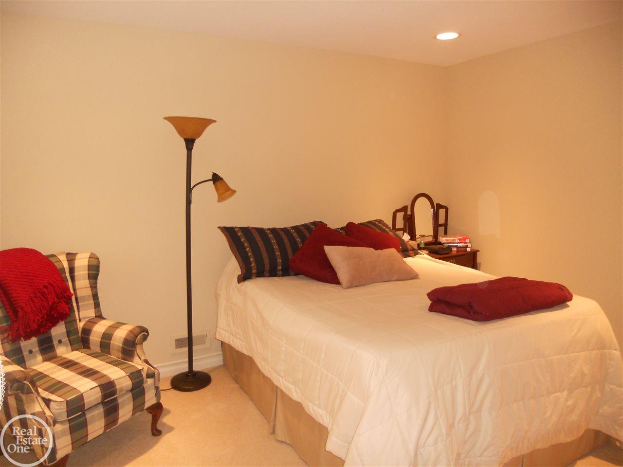 966 Golfview Court Rochester Hills, MI 48307 - Photo 20 of 35