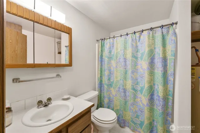 $370,000 | 625 East Pointes Drive West, Shelton, WA 98584