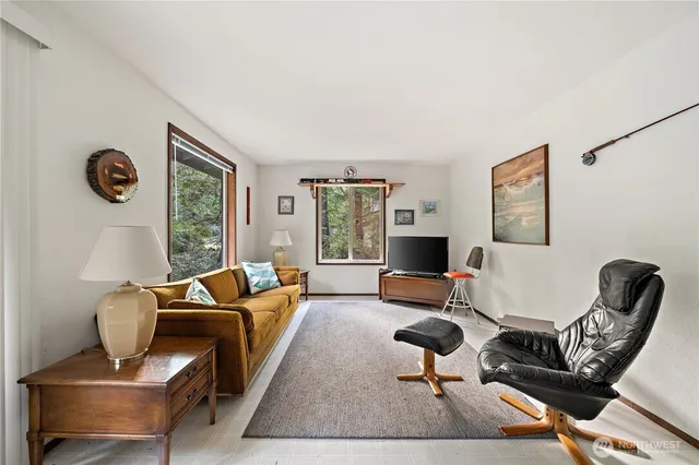 $370,000 | 625 East Pointes Drive West, Shelton, WA 98584