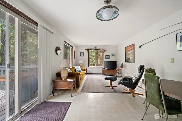 $370,000 | 625 East Pointes Drive West, Shelton, WA 98584