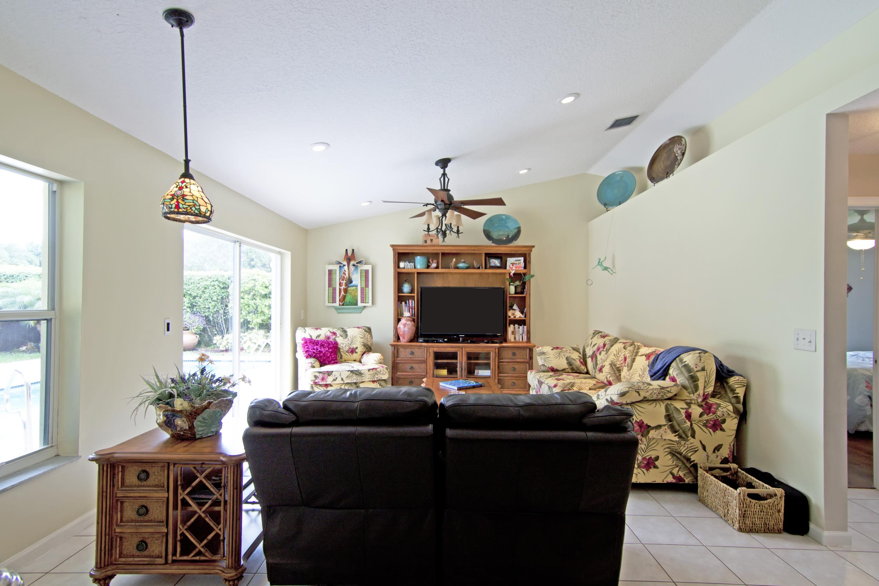 129 East Lee Road Delray Beach, FL 33445 - Photo 10 of 20 Family Room