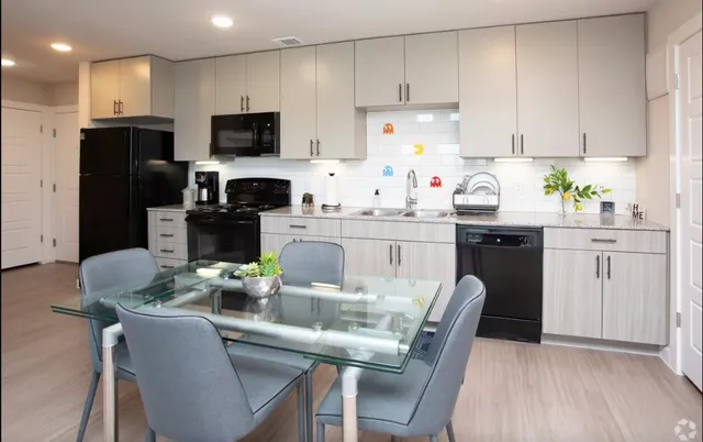 $1,027 | 1800 South I- 35 Service Road, Austin, TX 78748