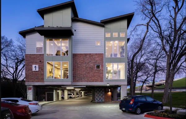 $1,027 | 1800 South I- 35 Service Road, Austin, TX 78748