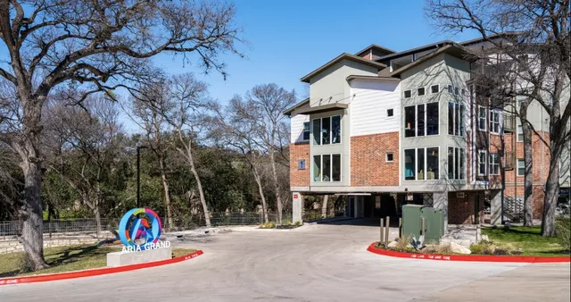 $1,027 | 1800 South I- 35 Service Road, Austin, TX 78748