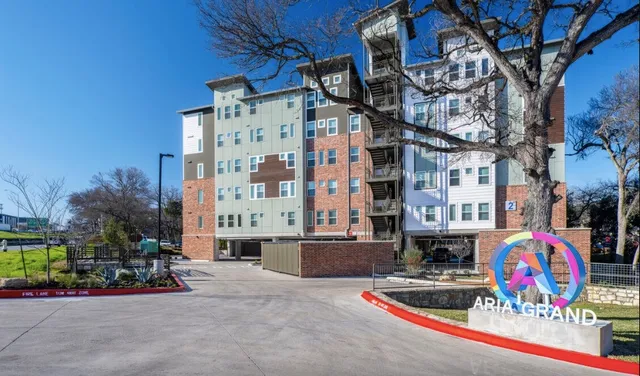 $1,027 | 1800 South I- 35 Service Road, Austin, TX 78748