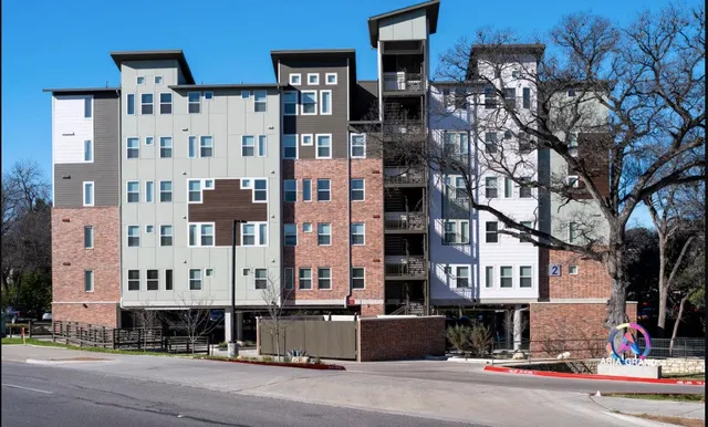 $1,027 | 1800 South I- 35 Service Road, Austin, TX 78748