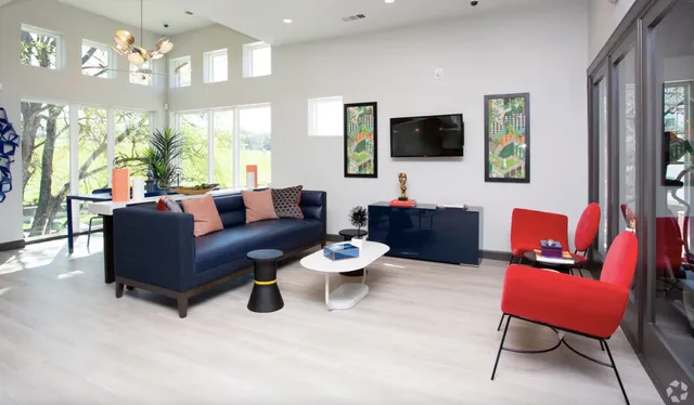 $1,027 | 1800 South I- 35 Service Road, Austin, TX 78748