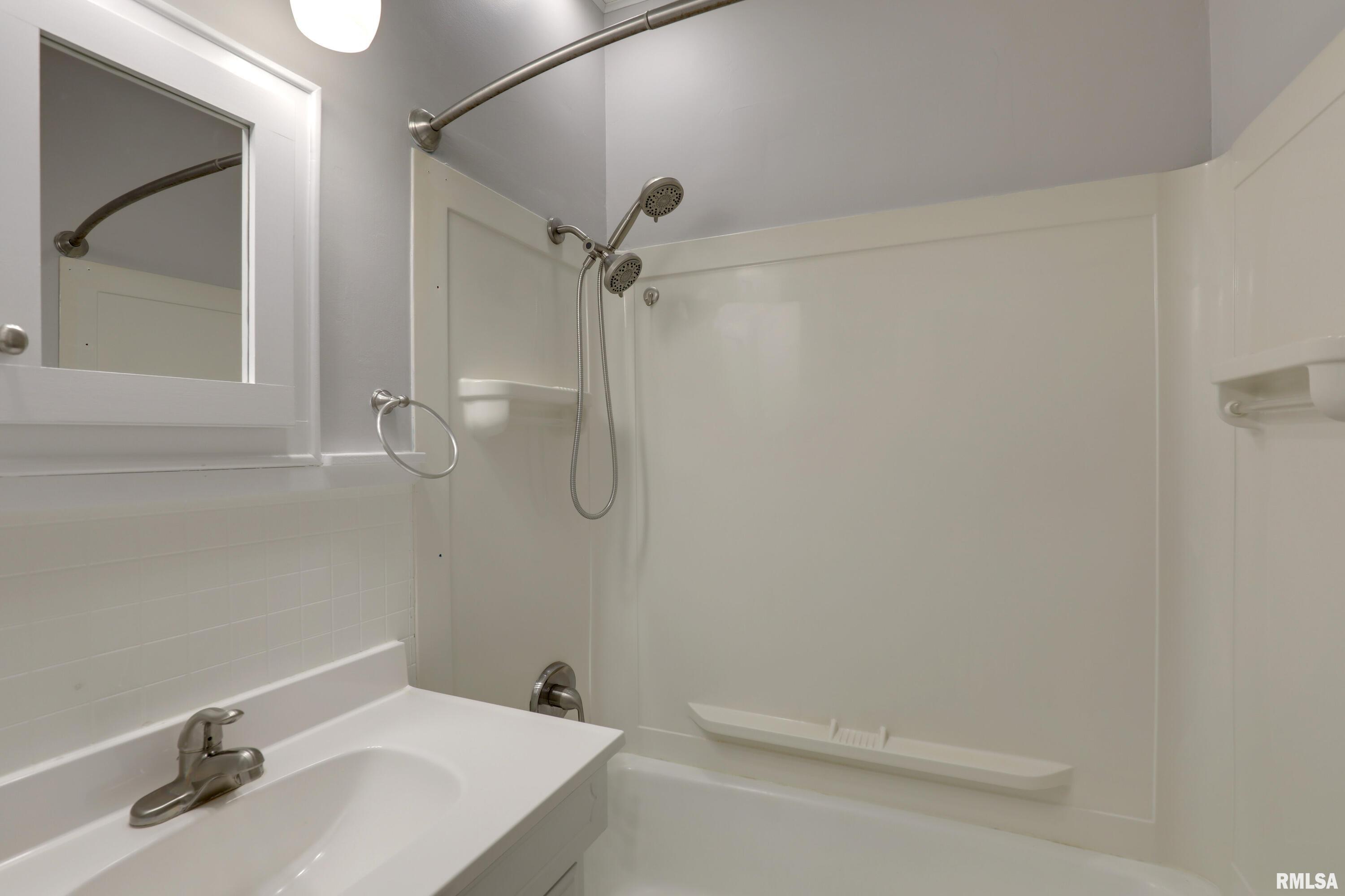 2215 Oak Street Quincy, IL 62301 - Photo 11 of 28