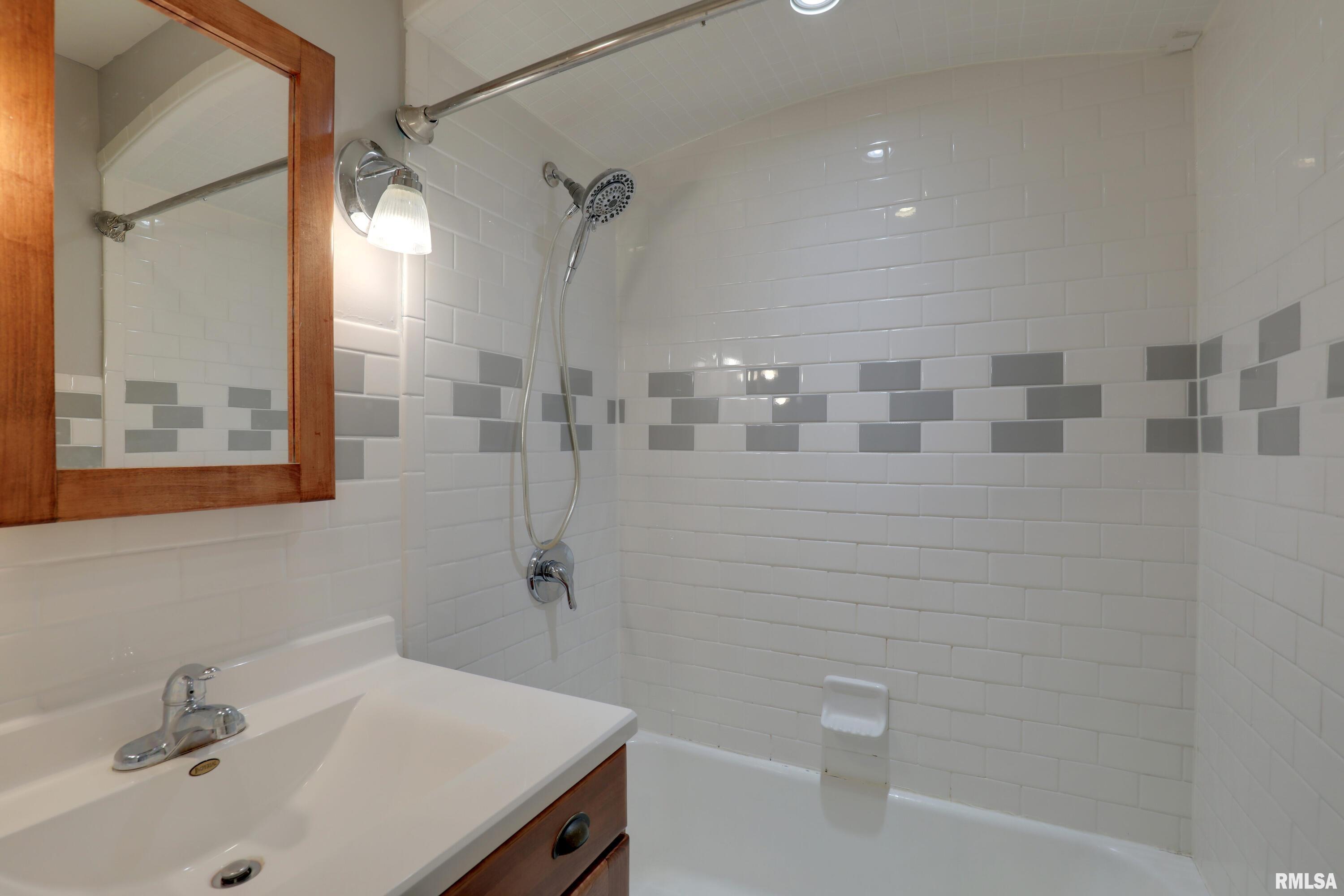 2215 Oak Street Quincy, IL 62301 - Photo 14 of 28