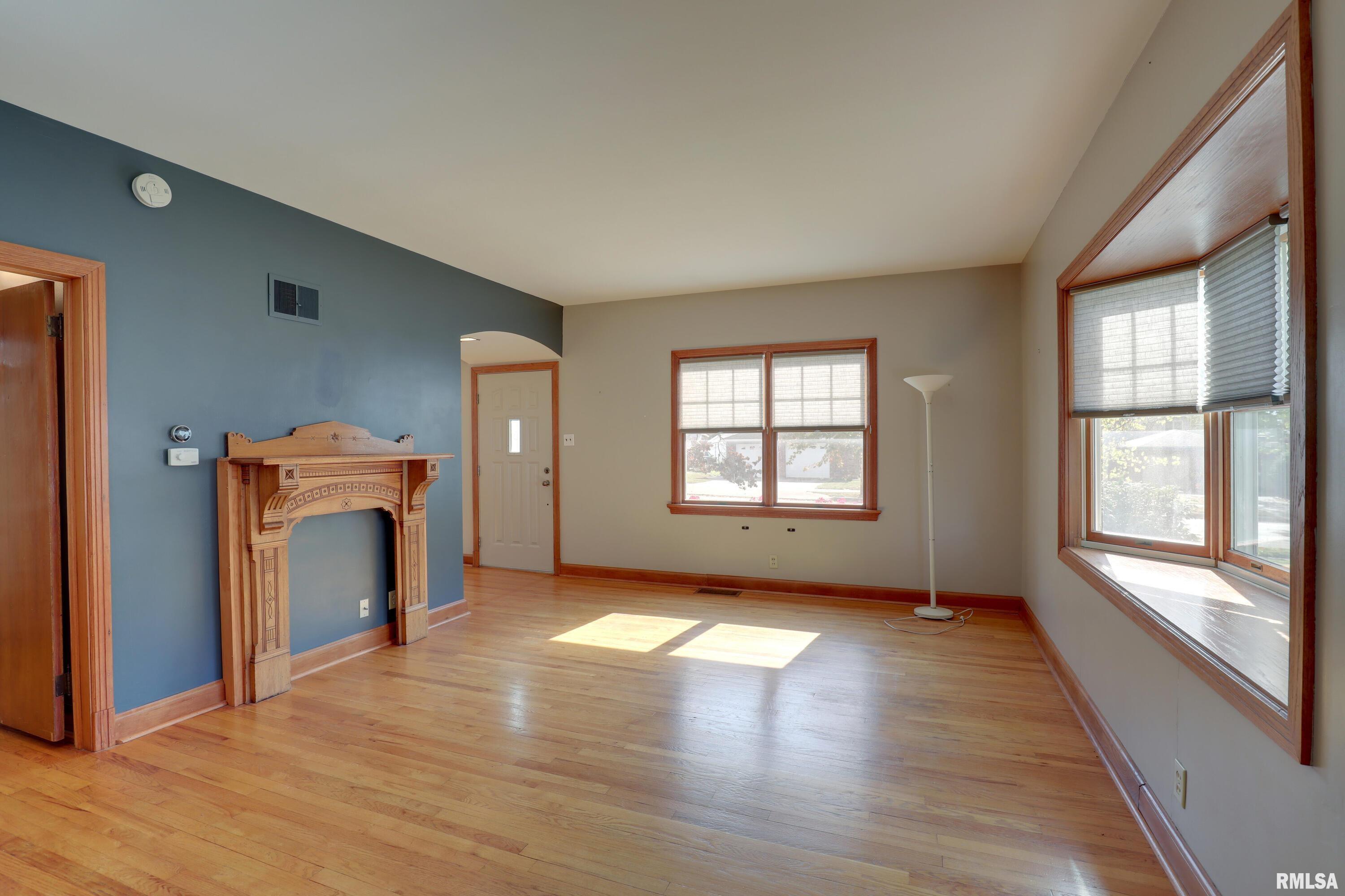 2215 Oak Street Quincy, IL 62301 - Photo 3 of 28