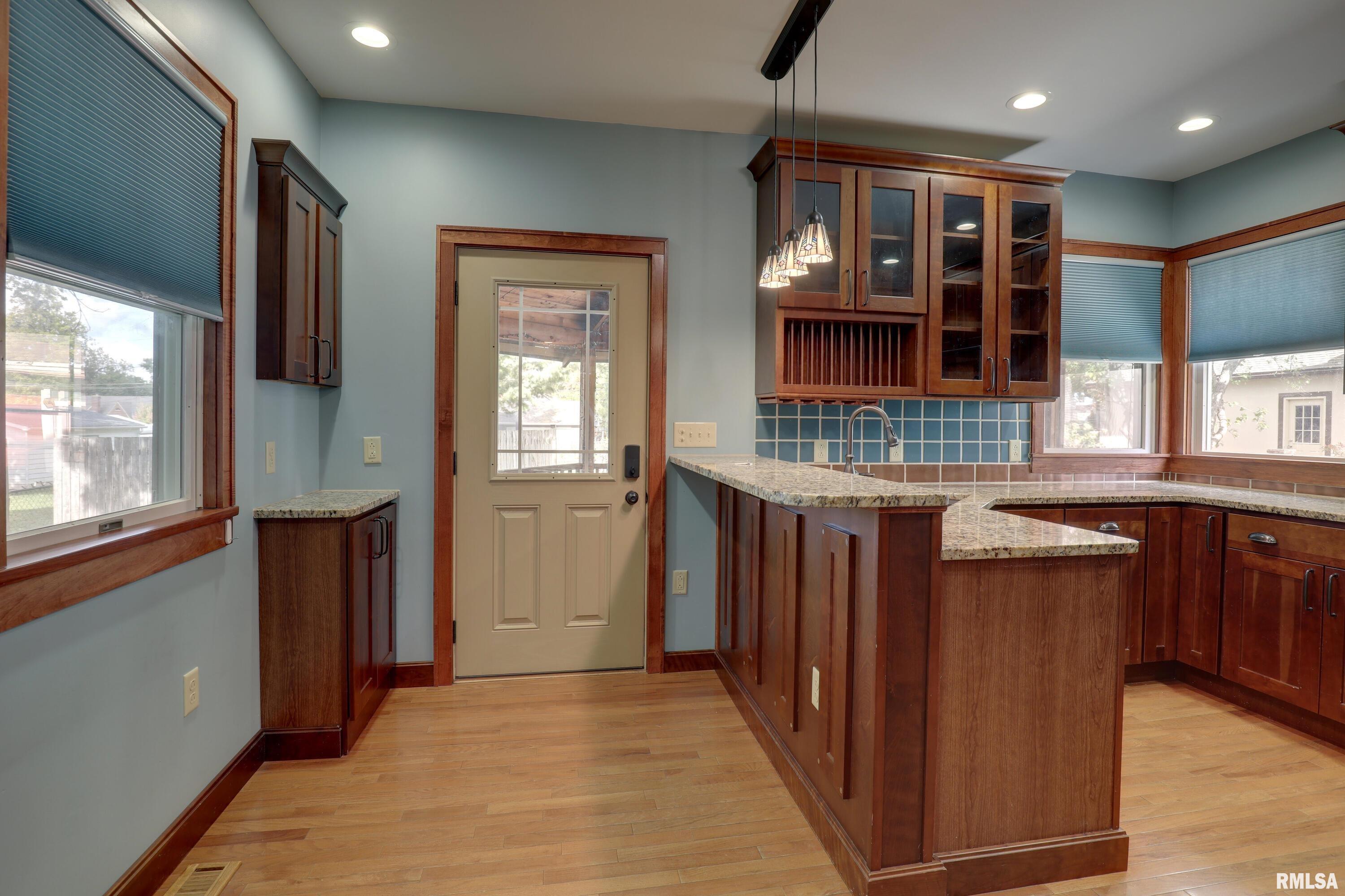 2215 Oak Street Quincy, IL 62301 - Photo 7 of 28