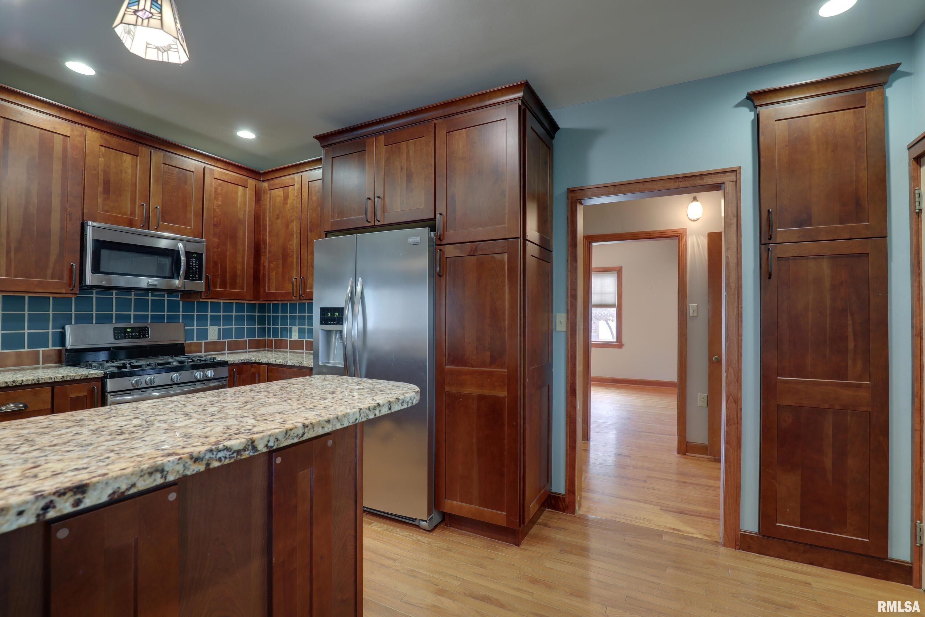 2215 Oak Street Quincy, IL 62301 - Photo 8 of 28