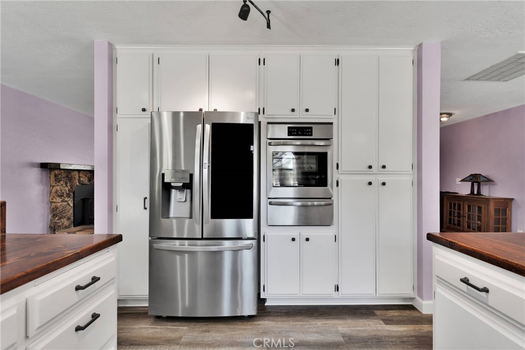 19095 Munsee Road Apple Valley, CA 92307 - Photo 11 of 58 a kitchen with stainless steel appliances a refrigerator sink and cabinets