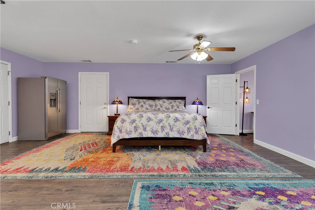 19095 Munsee Road Apple Valley, CA 92307 - Photo 28 of 58 a bedroom with a bed and a dresser