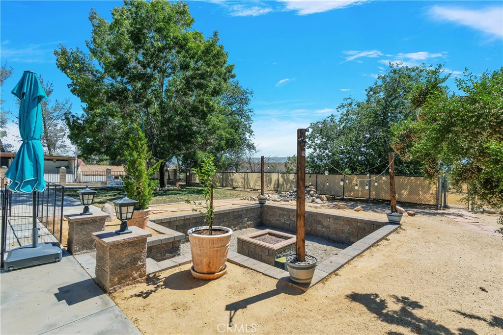 19095 Munsee Road Apple Valley, CA 92307 - Photo 37 of 58 a outdoor view with a sitting space