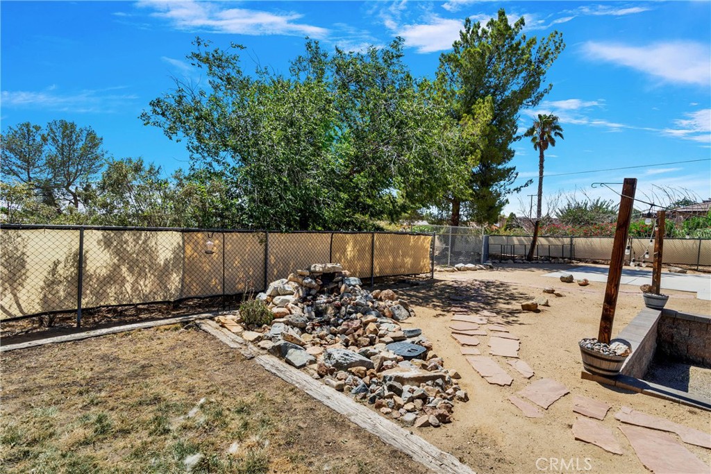 19095 Munsee Road Apple Valley, CA 92307 - Photo 40 of 58 a view of a backyard