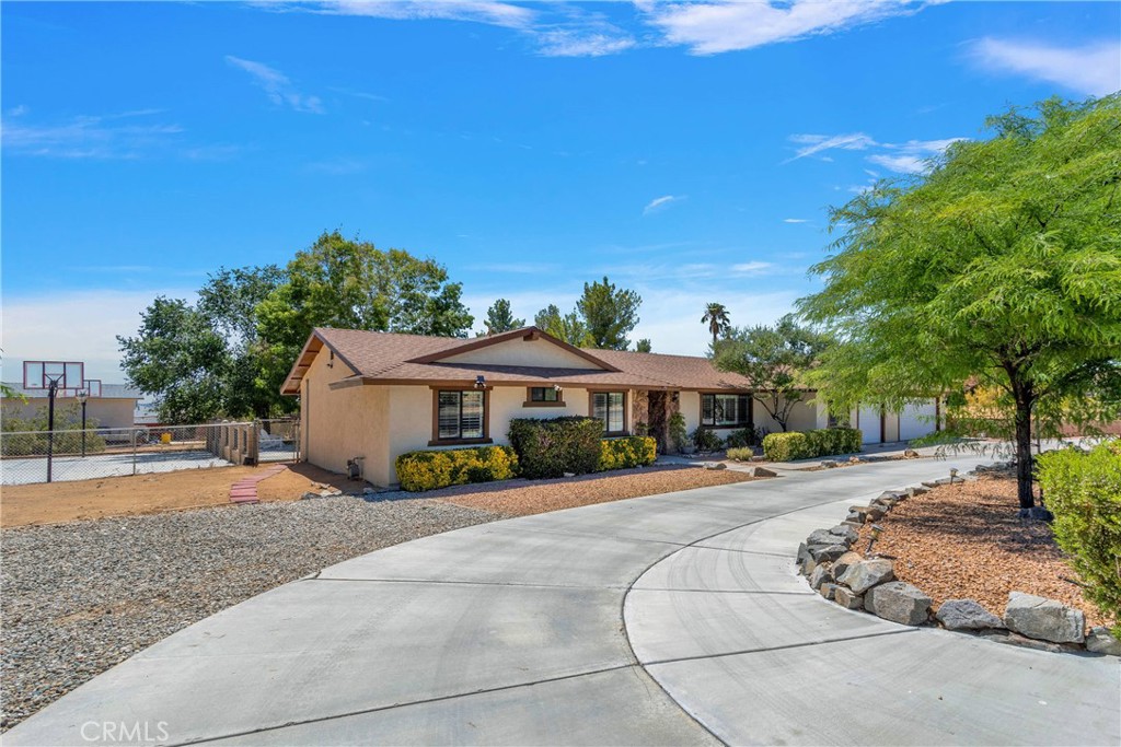 19095 Munsee Road Apple Valley, CA 92307 - Photo 52 of 58 a front view of a house with a yard
