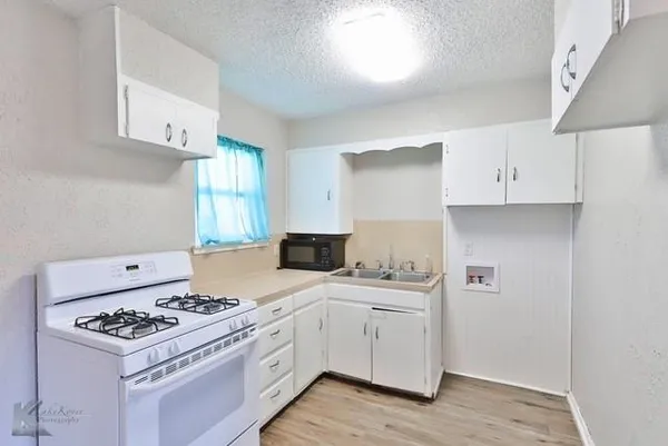 $1,995 | 5226 North 9th Street, Abilene, TX 79603