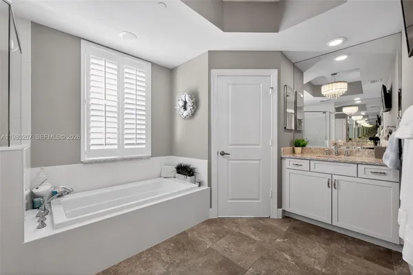 $850,000 | 915 Bay Colony Drive South, Unit S, Juno Beach, FL 33408