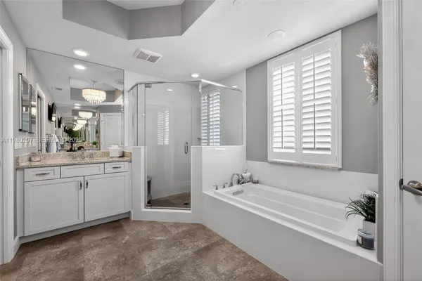 $850,000 | 915 Bay Colony Drive South, Unit S, Juno Beach, FL 33408