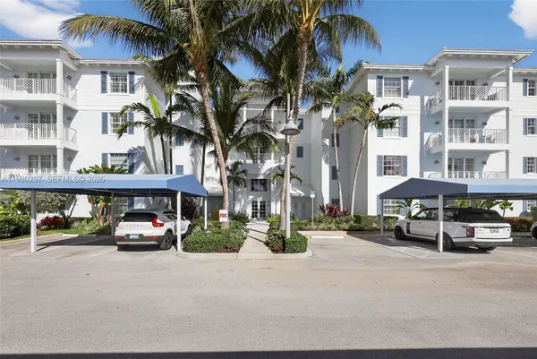 $850,000 | 915 Bay Colony Drive South, Unit S, Juno Beach, FL 33408
