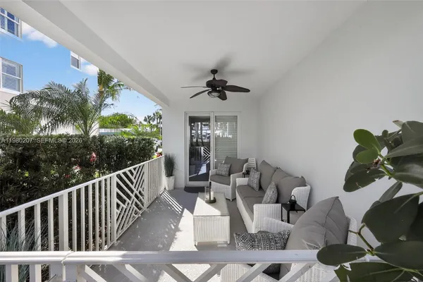 $850,000 | 915 Bay Colony Drive South, Unit S, Juno Beach, FL 33408