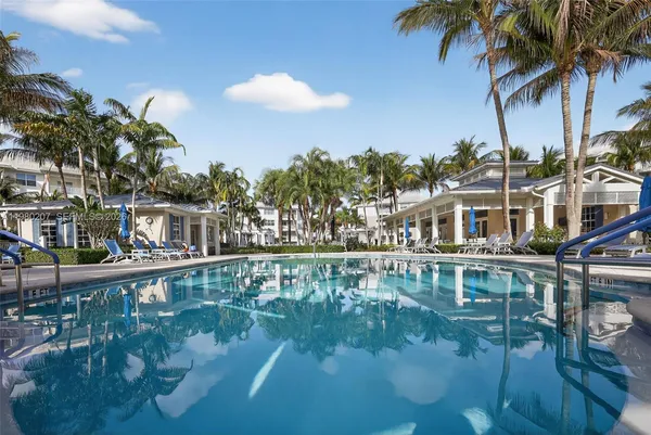 $850,000 | 915 Bay Colony Drive South, Unit S, Juno Beach, FL 33408