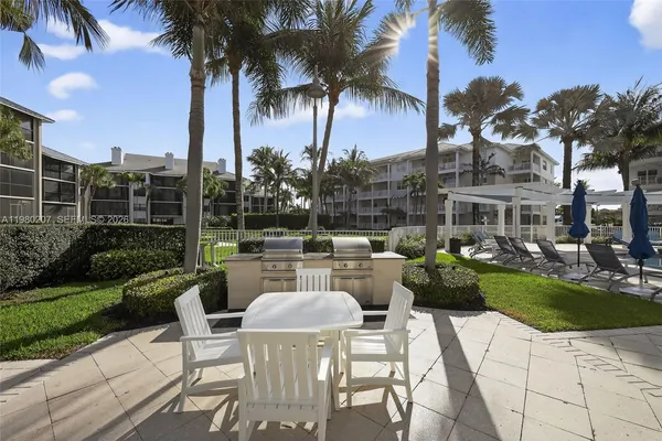 $850,000 | 915 Bay Colony Drive South, Unit S, Juno Beach, FL 33408