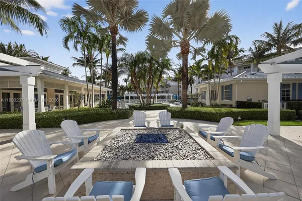 $850,000 | 915 Bay Colony Drive South, Unit S, Juno Beach, FL 33408