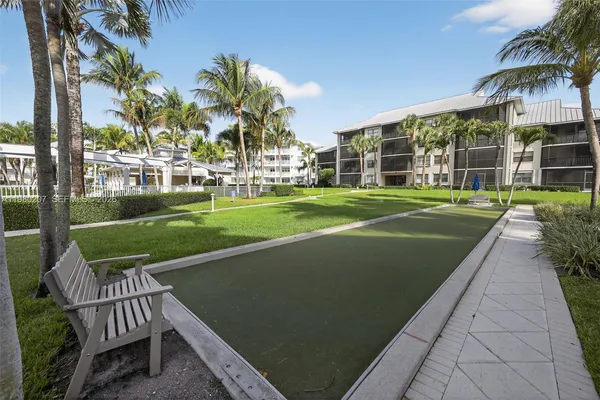 $850,000 | 915 Bay Colony Drive South, Unit S, Juno Beach, FL 33408