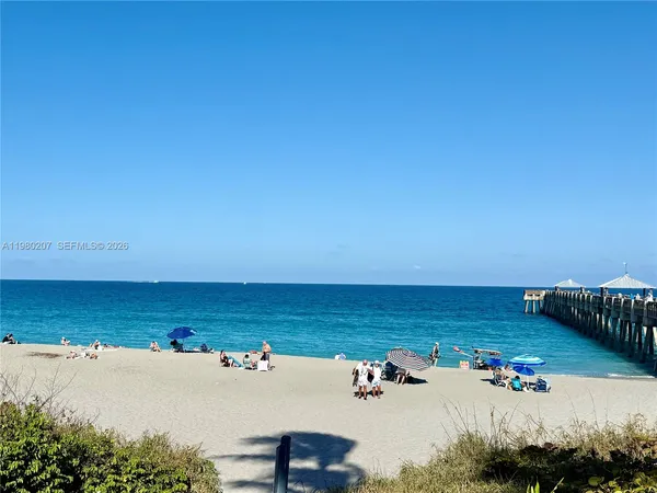 $850,000 | 915 Bay Colony Drive South, Unit S, Juno Beach, FL 33408