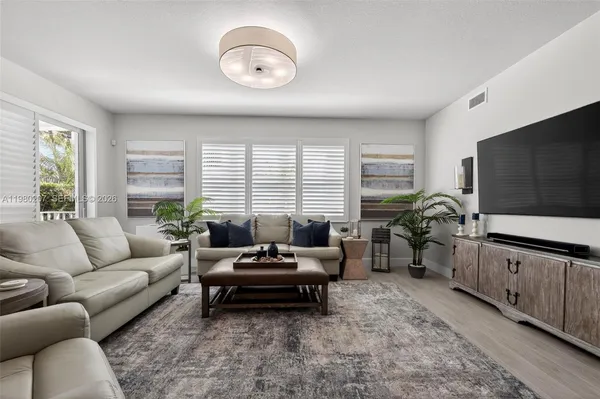 $850,000 | 915 Bay Colony Drive South, Unit S, Juno Beach, FL 33408