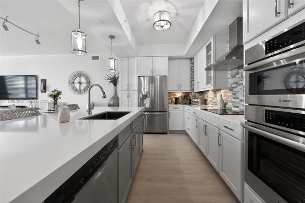 $850,000 | 915 Bay Colony Drive South, Unit S, Juno Beach, FL 33408