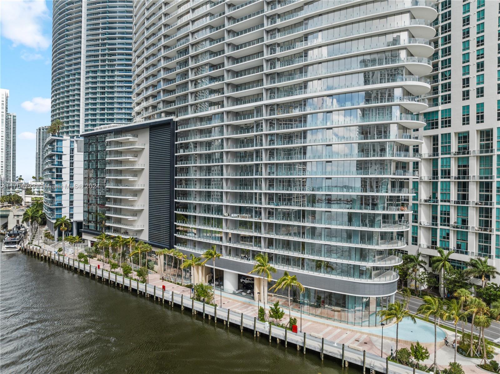 300 Biscayne Blvd Way, Unit 5209 Miami, FL 33131 - Photo 22 of 42 a front view of a building with lake view