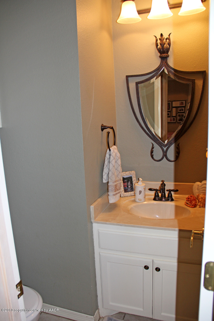 5301 Royce Drive Amarillo, TX 79110 - Photo 24 of 33 Half Bath 2
