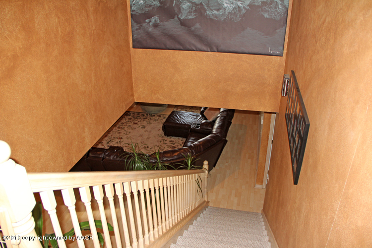 5301 Royce Drive Amarillo, TX 79110 - Photo 25 of 33 Staircase
