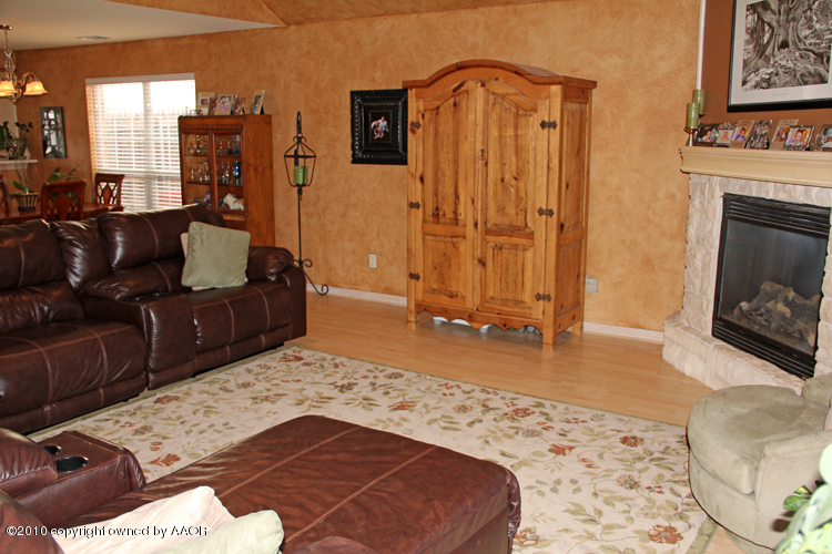 5301 Royce Drive Amarillo, TX 79110 - Photo 5 of 33 Living Area 2