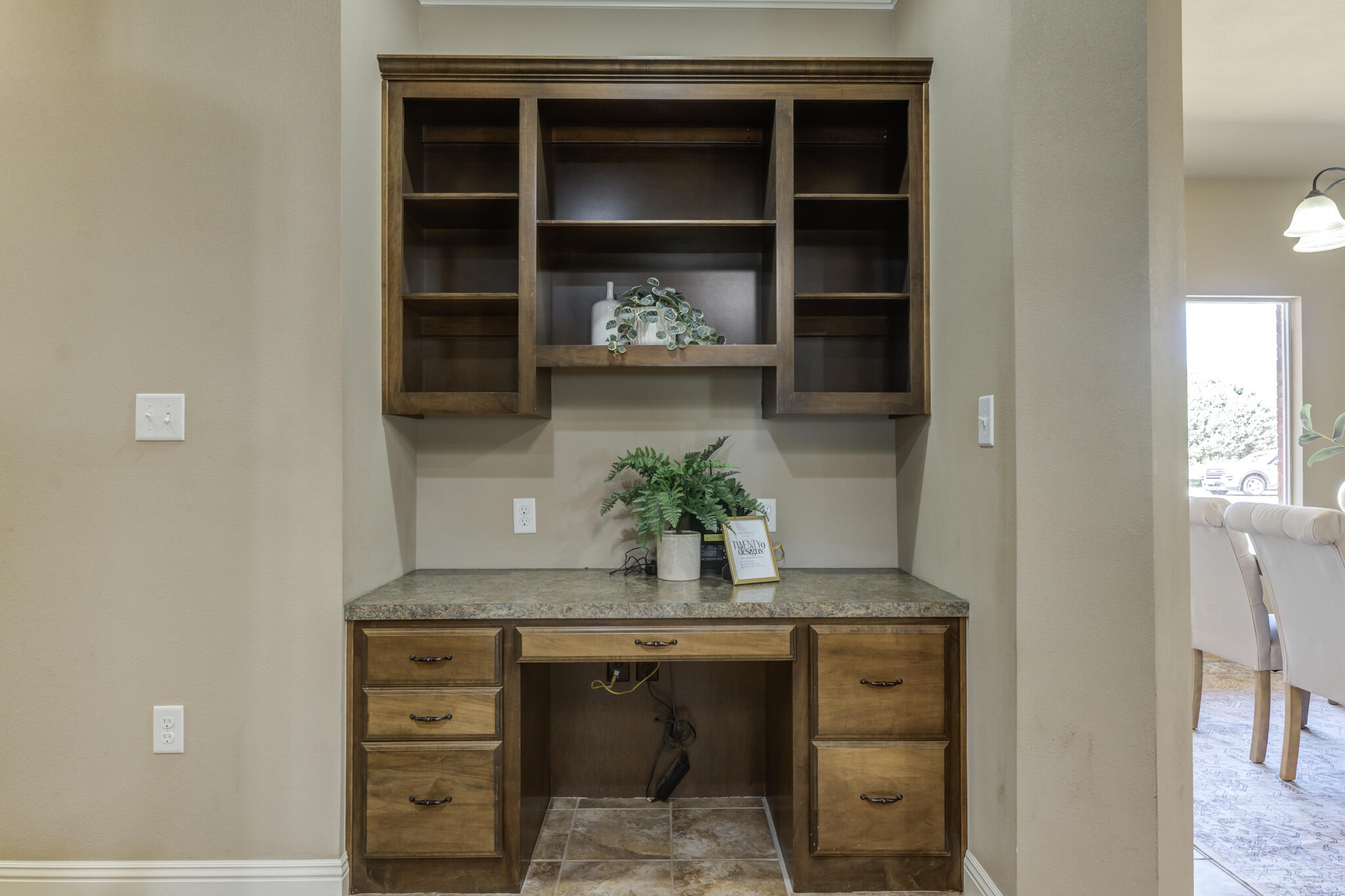 6512 71st Street Lubbock, TX 79424 - Photo 17 of 41 a view of table and window