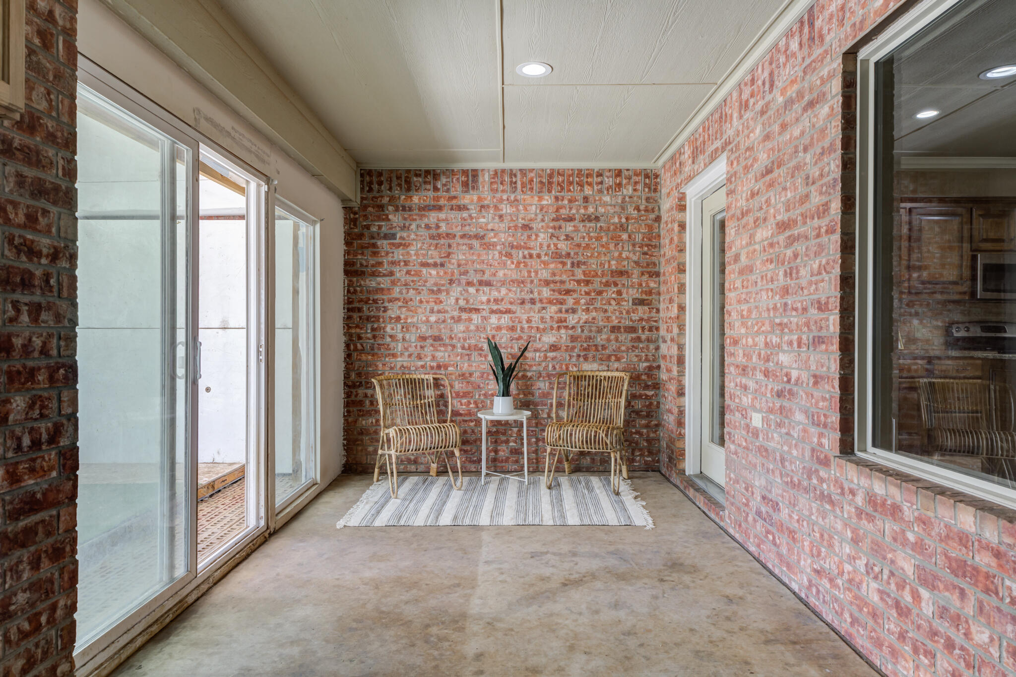 6512 71st Street Lubbock, TX 79424 - Photo 37 of 41 a dining room with furniture and a rug