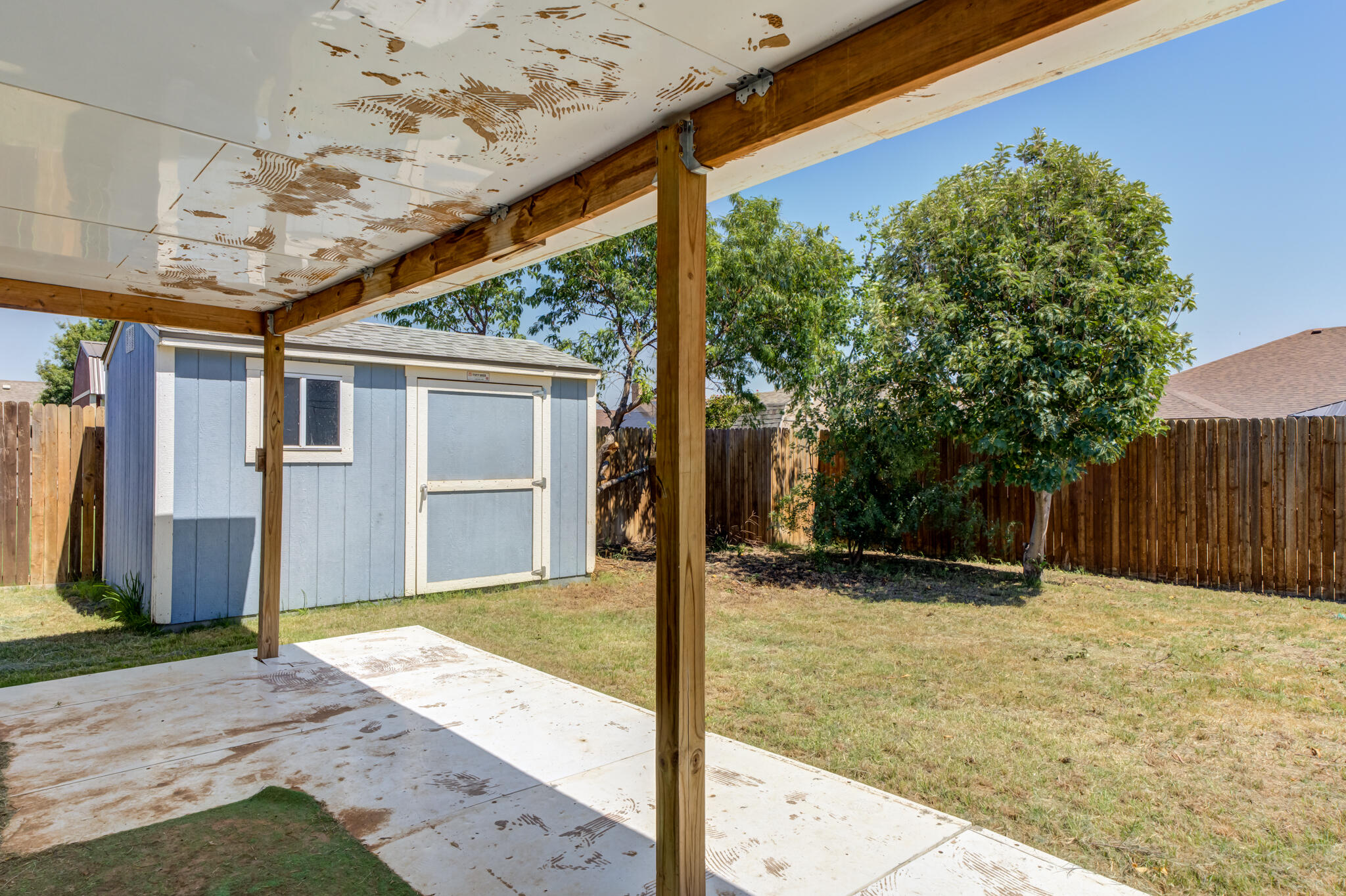 6512 71st Street Lubbock, TX 79424 - Photo 38 of 41 a backyard of a house