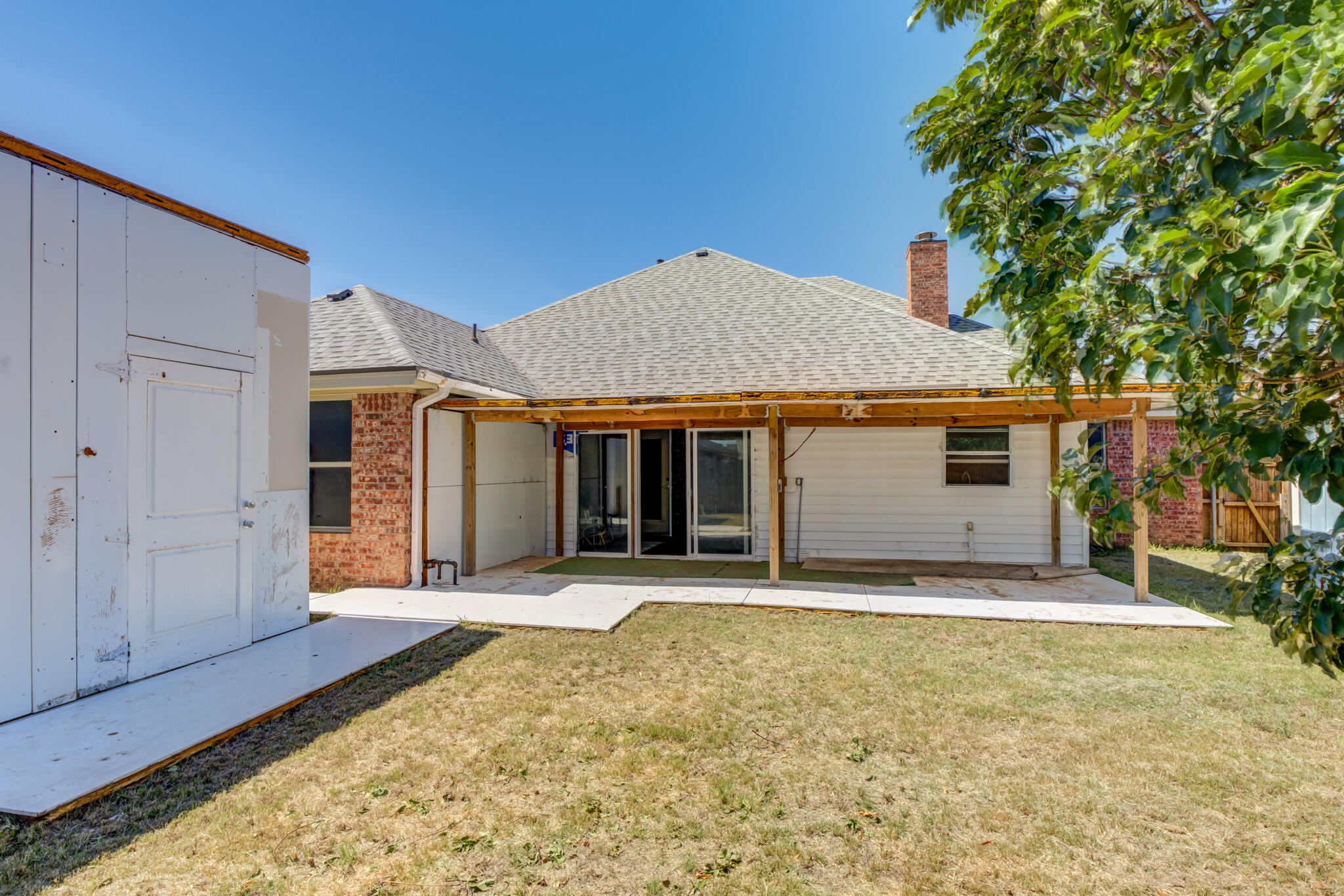 6512 71st Street Lubbock, TX 79424 - Photo 40 of 41 a front view of a house with garden