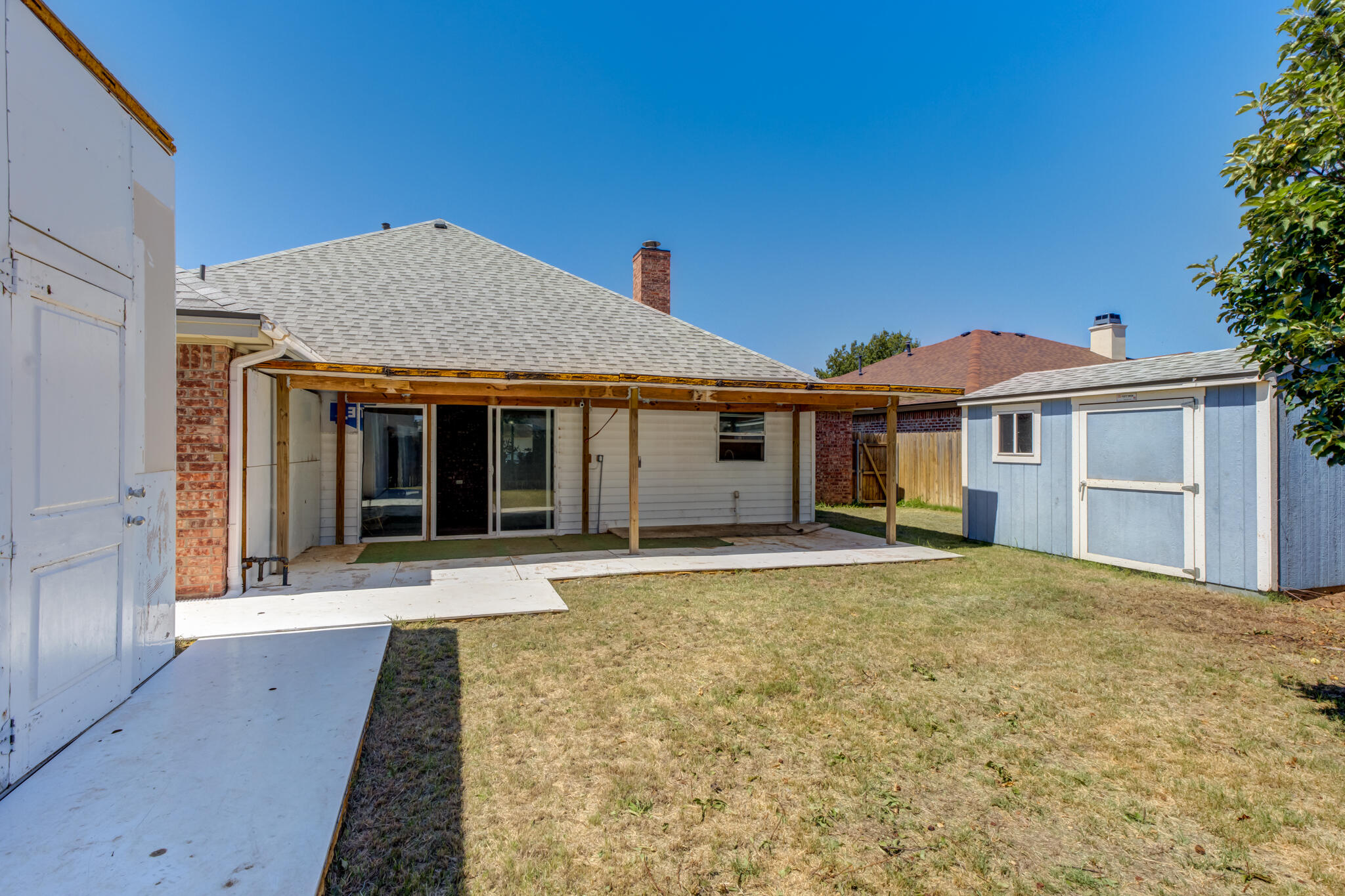 6512 71st Street Lubbock, TX 79424 - Photo 41 of 41 a front view of a house with a garden