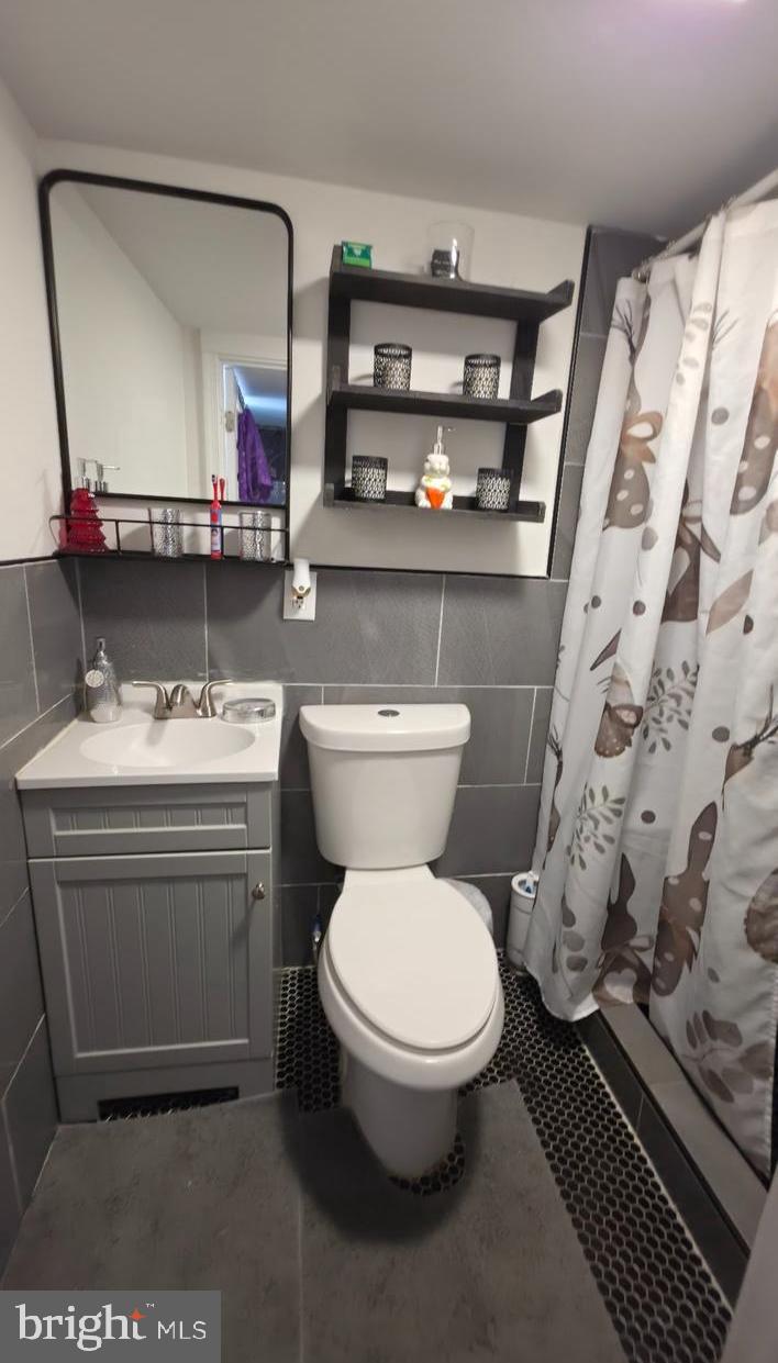 4113 Comly Street Philadelphia, PA 19135 - Photo 12 of 21 a bathroom with a toilet a sink and a mirror